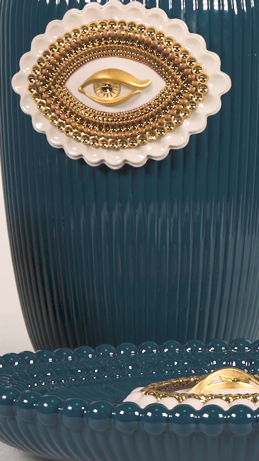 Porzellan-Vase mit Auge aus der limitierten LOVER&