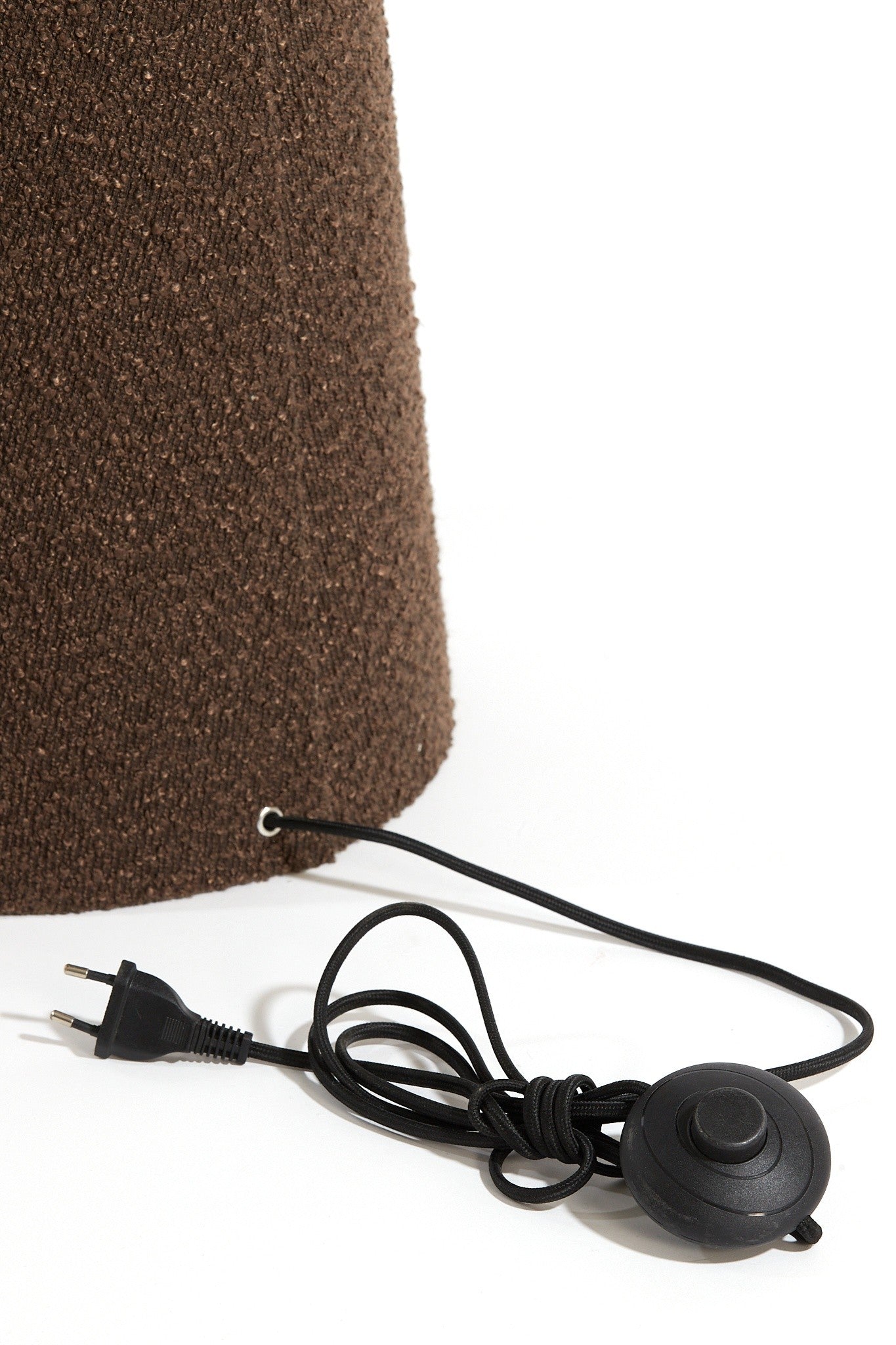 Bouclé braune Stehleuchte MICKY als dekoratives Highlight