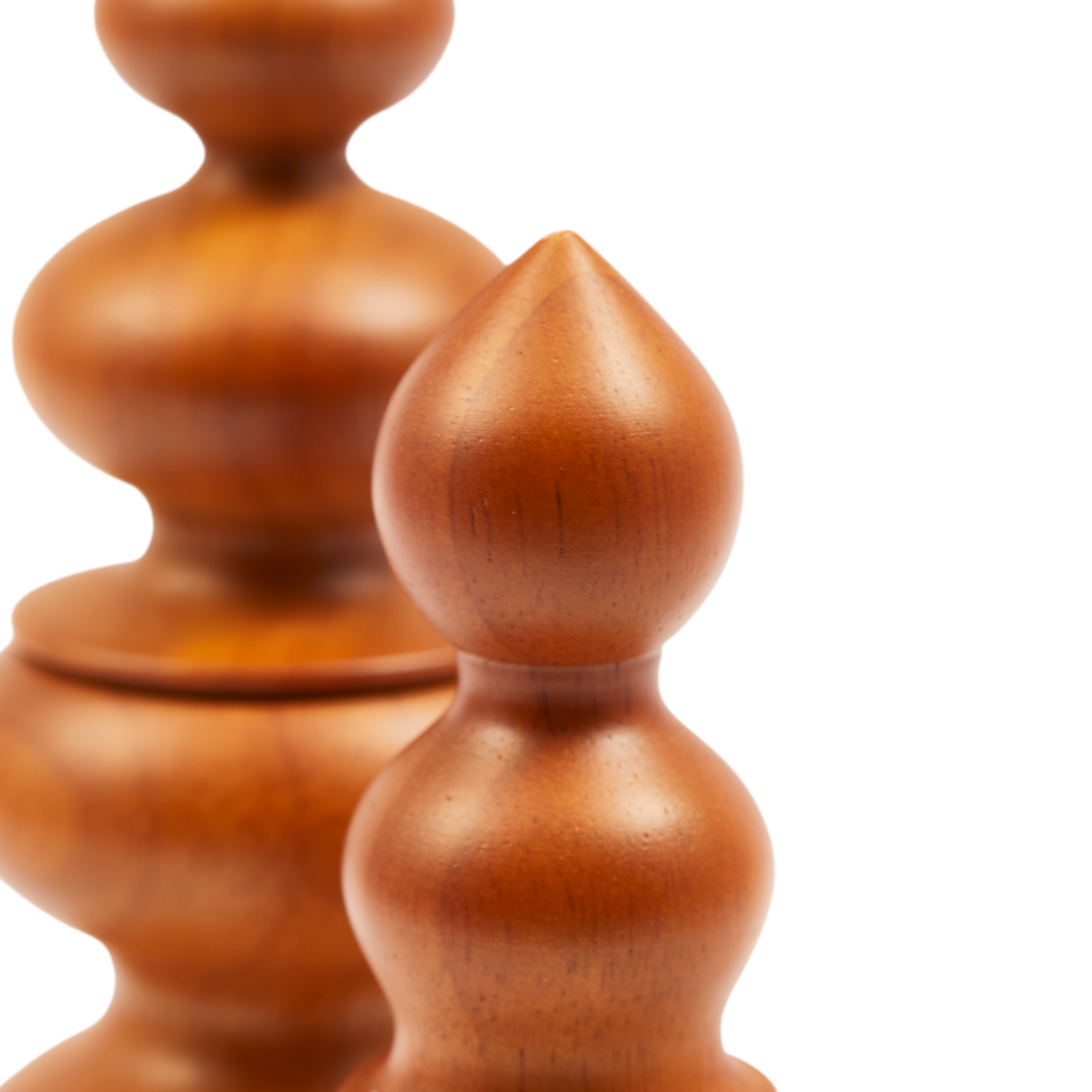 Holzgrinder mit elegantem Schwung im natürlichen Finish