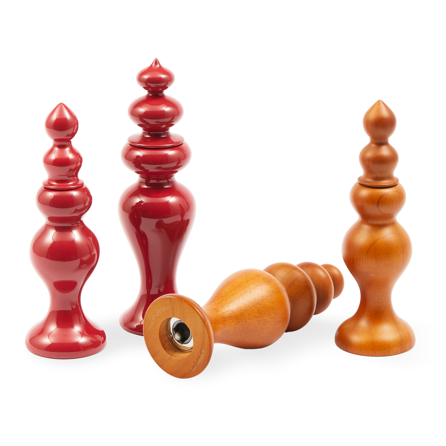 Kombination mehrerer Holz-Mühlen in verschiedenen Farben als Design-Set.