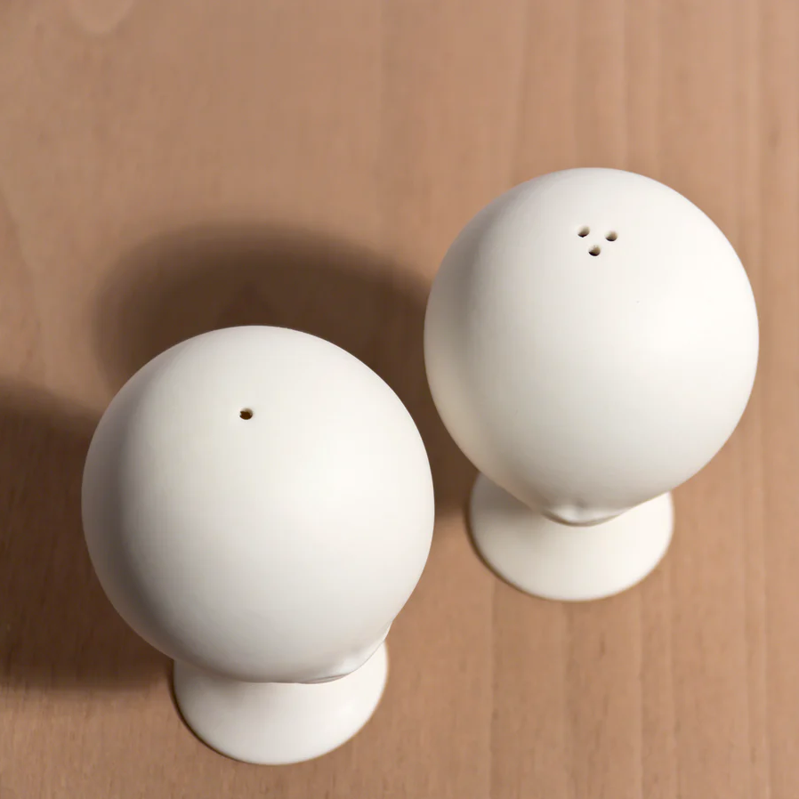 Salz- & Pfefferstreuer Set MR & MRS von Jonathan Adler
