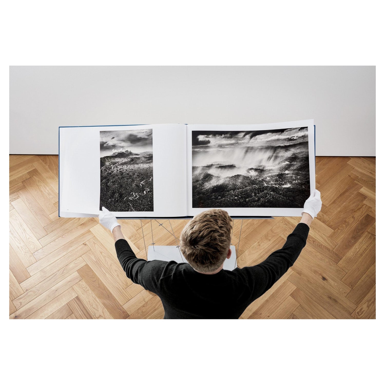 Detailansicht des Buchständers von Renzo Piano