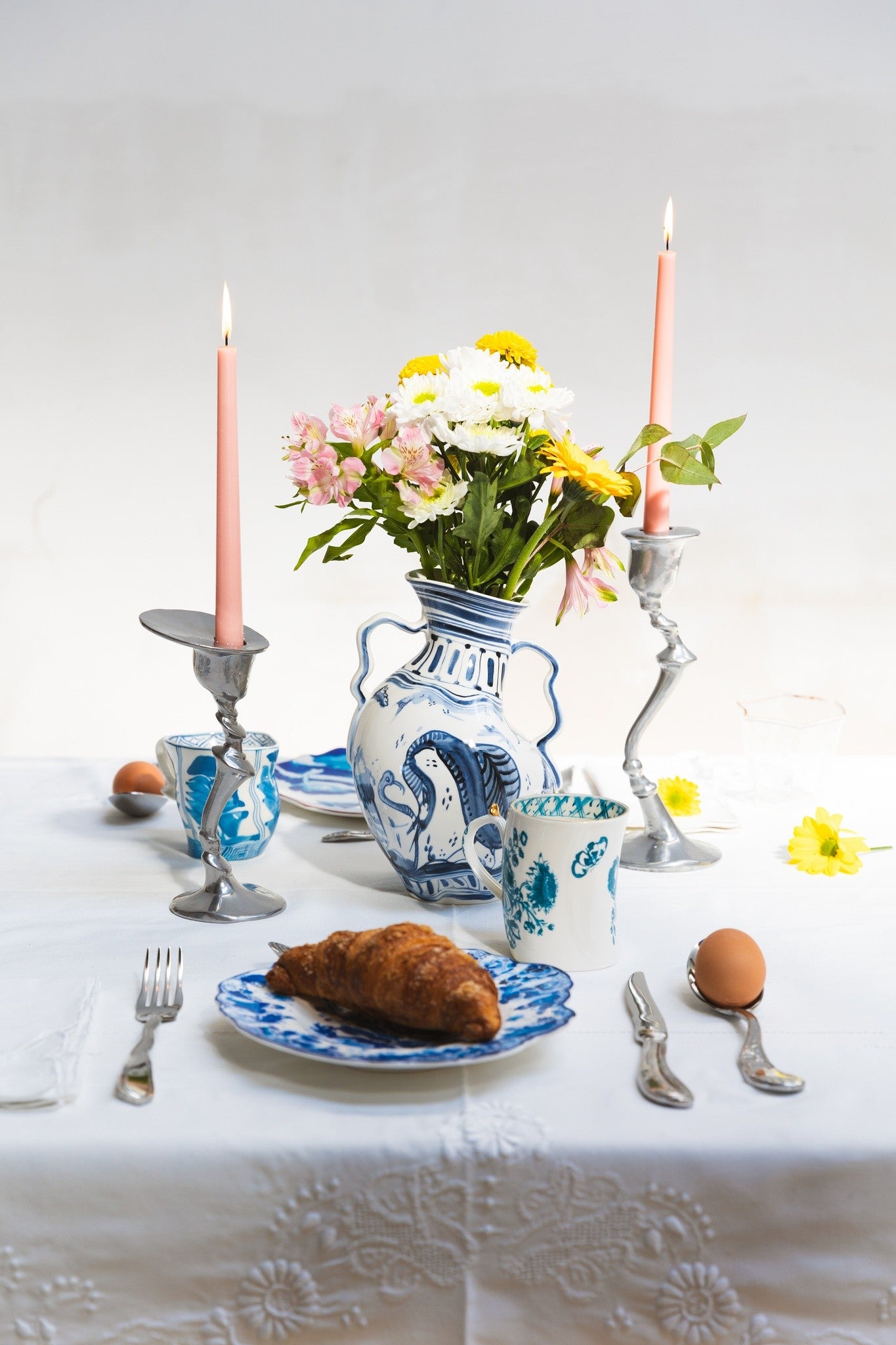 Dreifacher Kerzenleuchter mit tanzender Silhouette