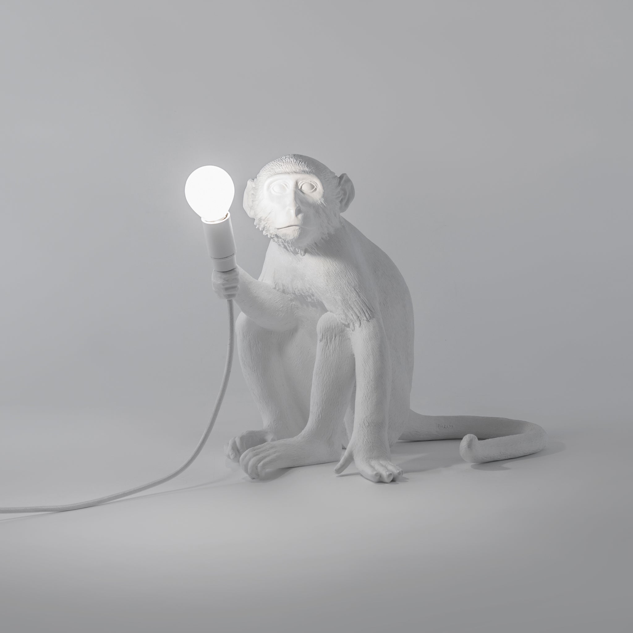 Seletti Affenlampe sitzend – Design von Marcantonio