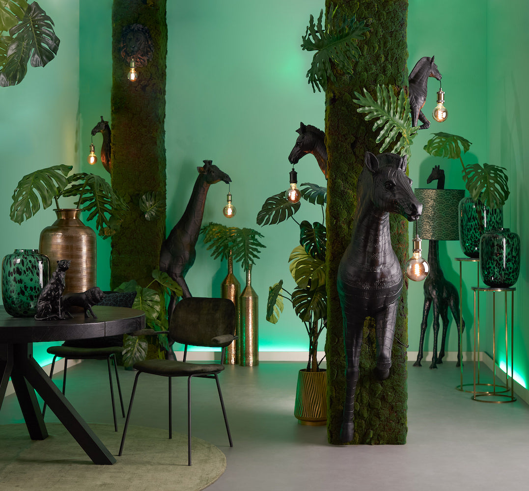 showroom-wohnzimmer-giraffen-leuchten