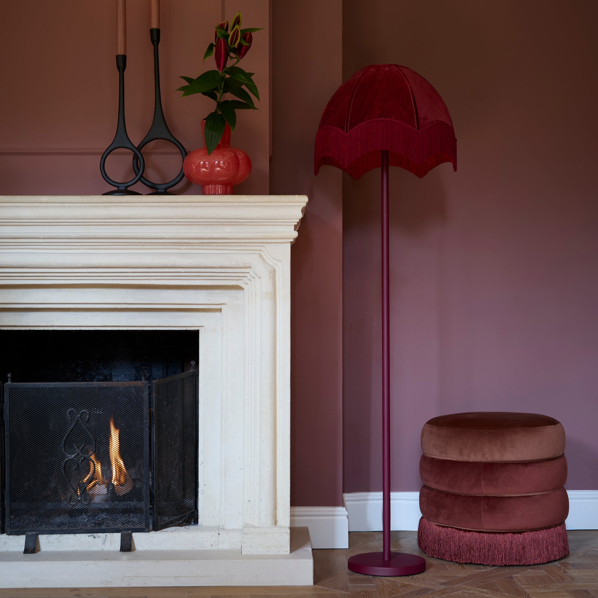 Vielseitiger Sitzpouf TACITU in tiefem Rot, von Light & Living.