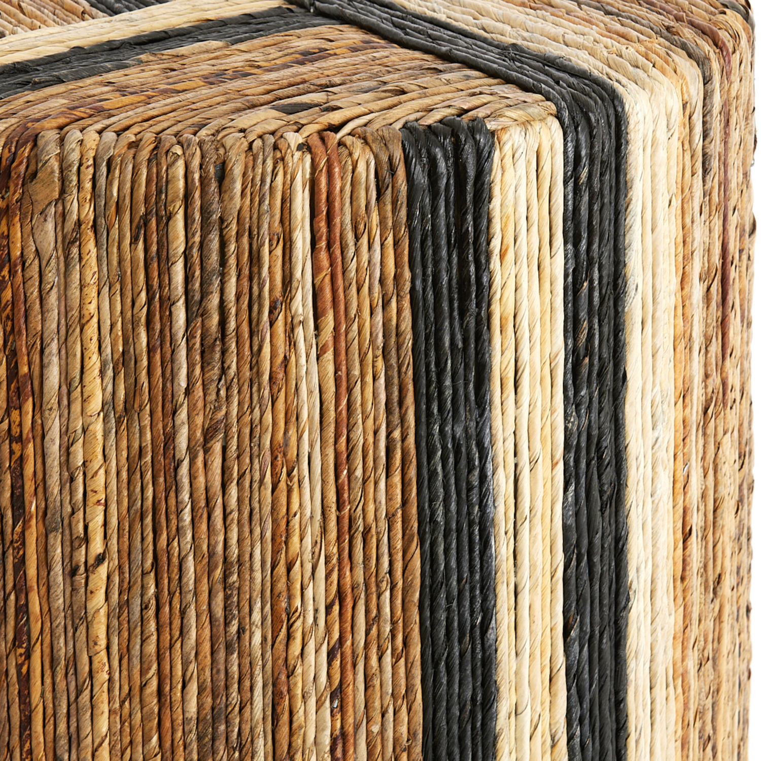 Öko-freundlicher Sitzpouf aus Bananenfaser und Teakholz von Light & Living.