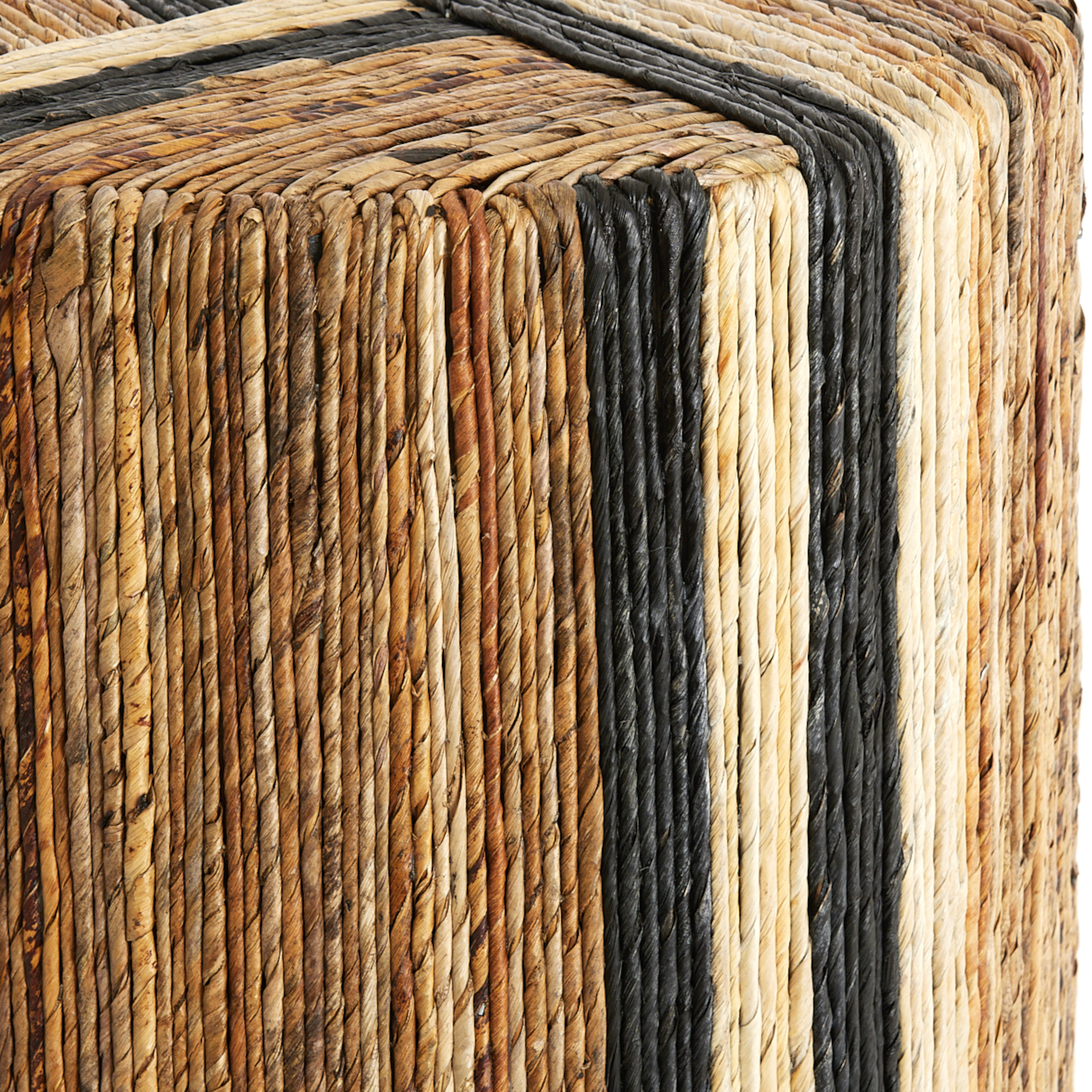 Öko-freundlicher Sitzpouf aus Bananenfaser und Teakholz von Light & Living.