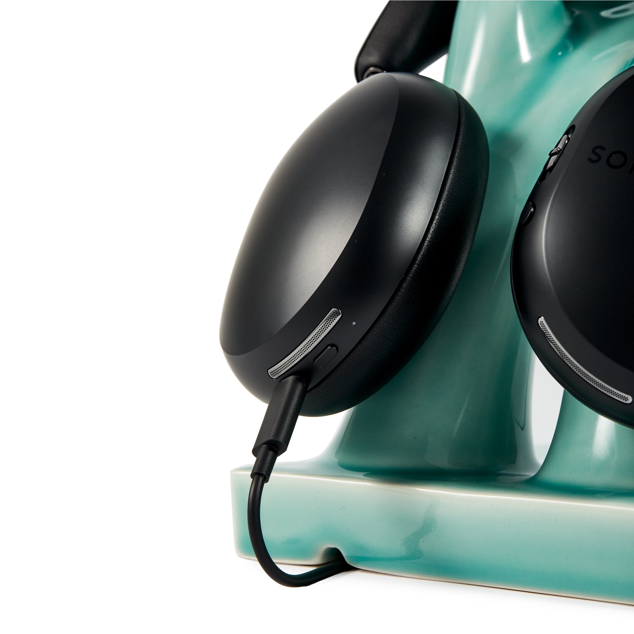 Hand-Stand + Sonos Ace headphones in black
