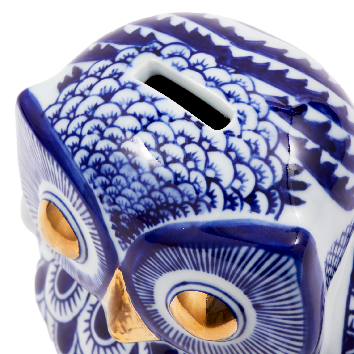 Detailansicht der handbemalten Federmuster der OWL PIGGY BANK