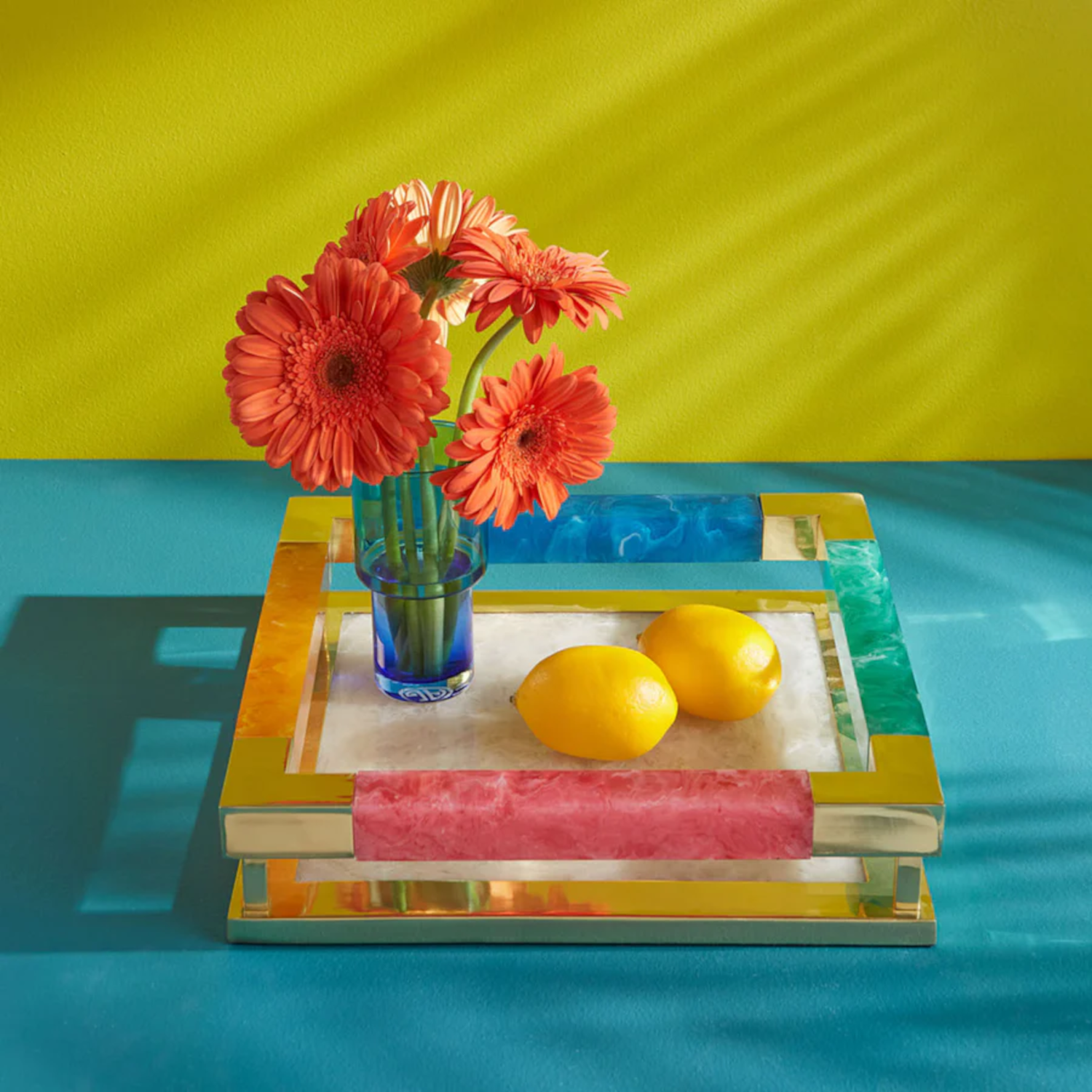 Vielseitiges Designer-Tablett von Jonathan Adler, MUSTIQUE, mit Messingakzenten.