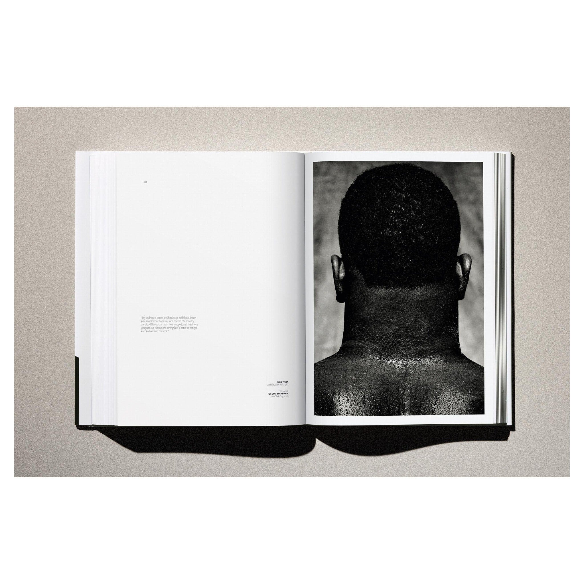 Präsentation des Art Editions Covers aus der Serie „Kaos“.