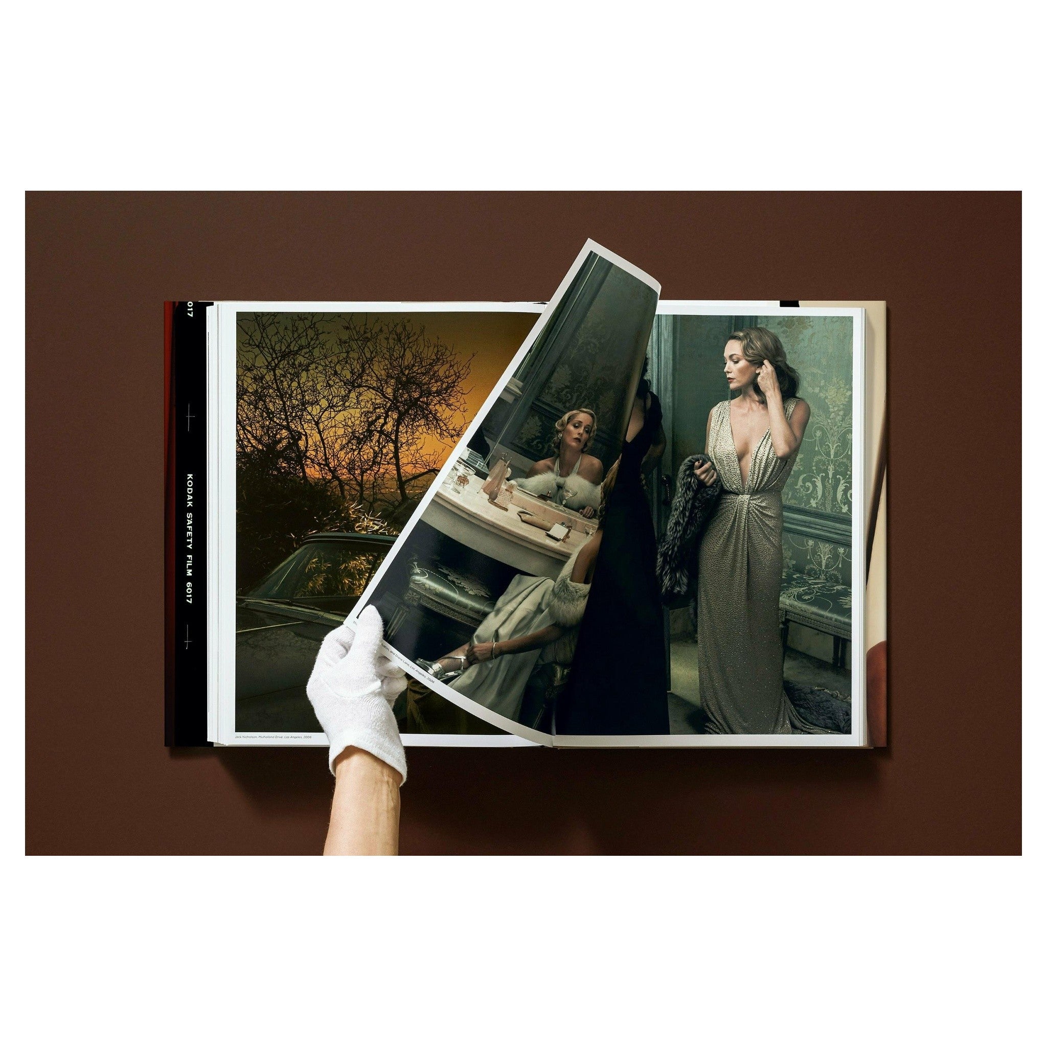 Foto von Whoopi Goldberg in Milchbad als Fine-Art-Print