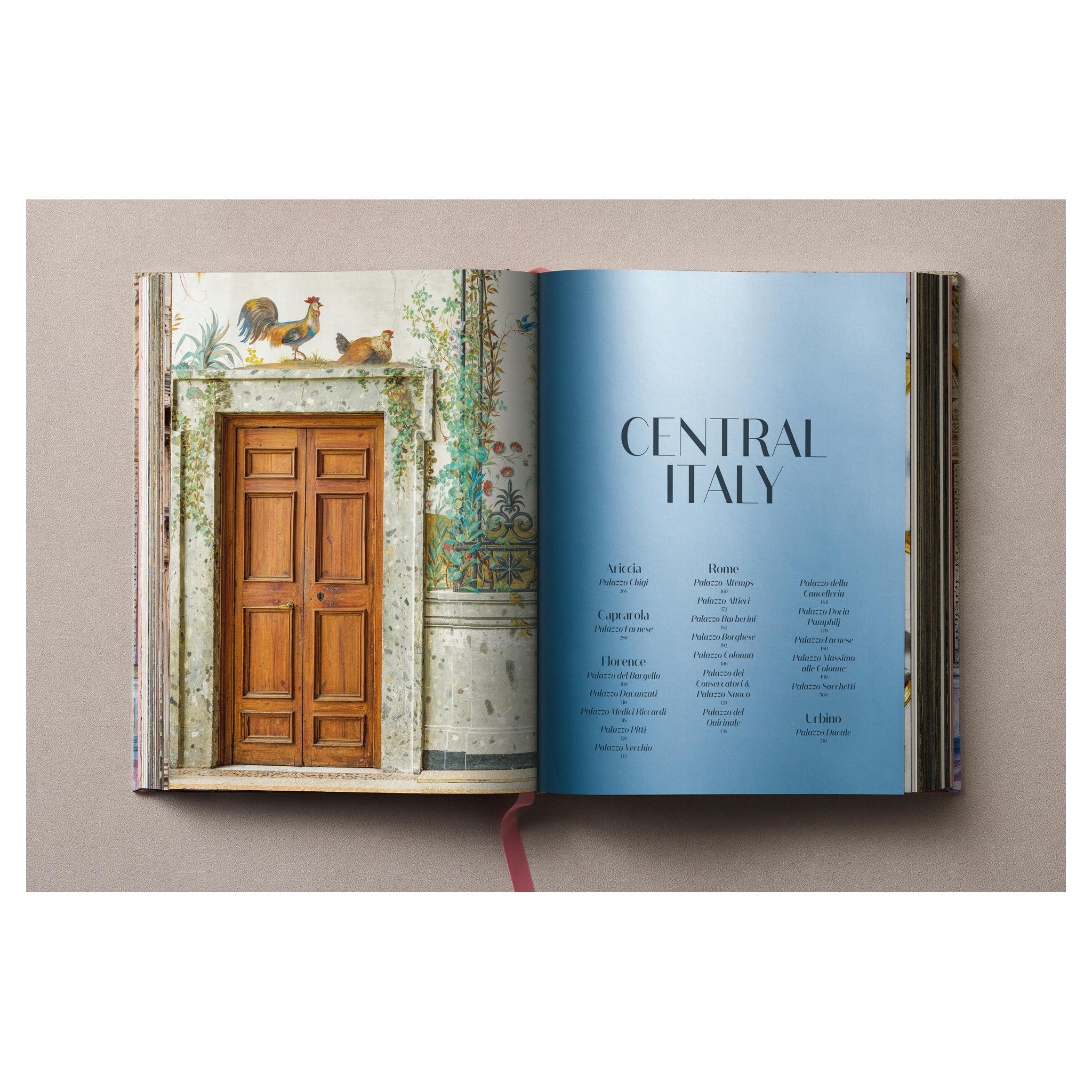 Hochwertig gedrucktes Designbuch Italian Palaces mit strukturiertem Hardcover.