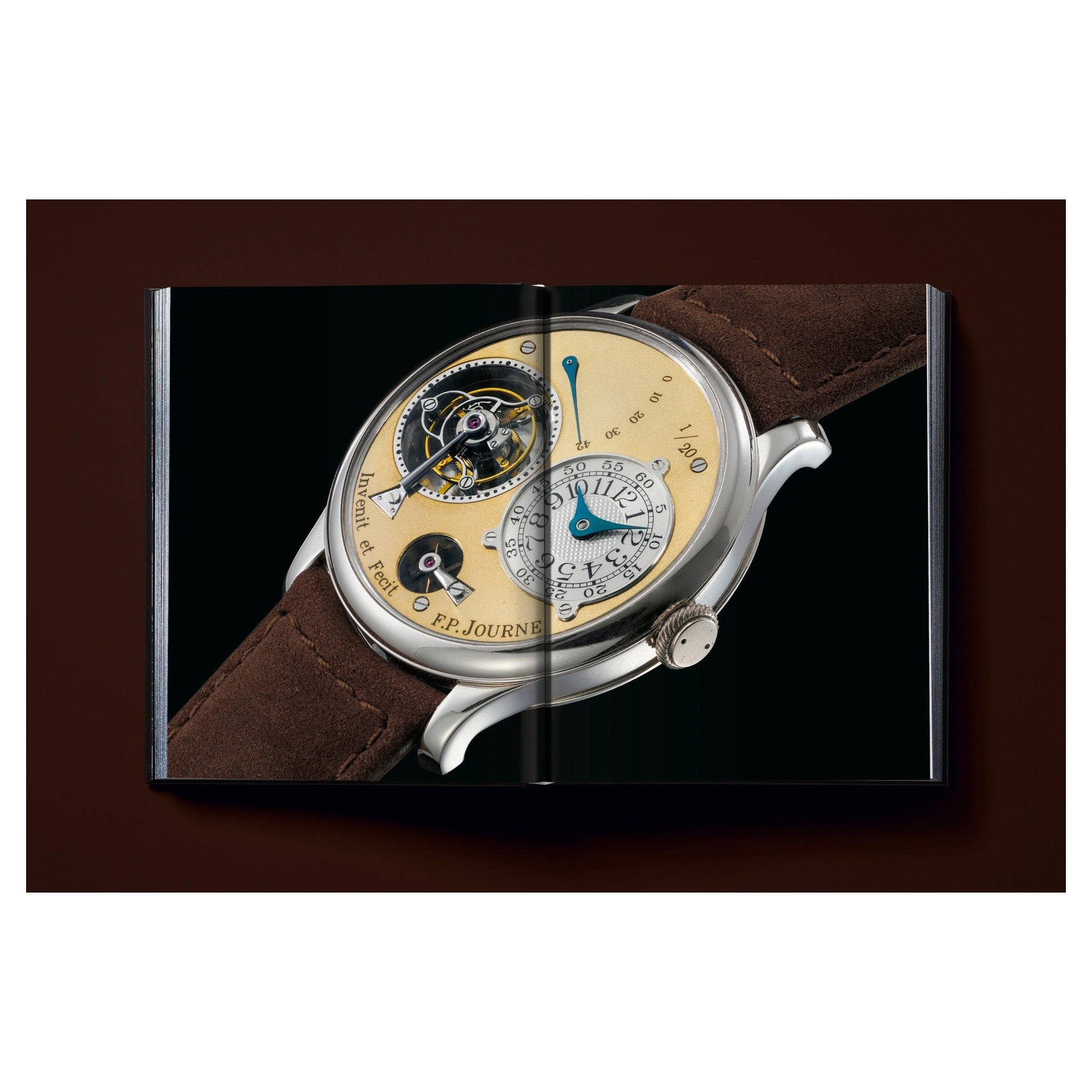 Die beiden Bände symmetrisch vor dunklem Hintergrund inszeniert.