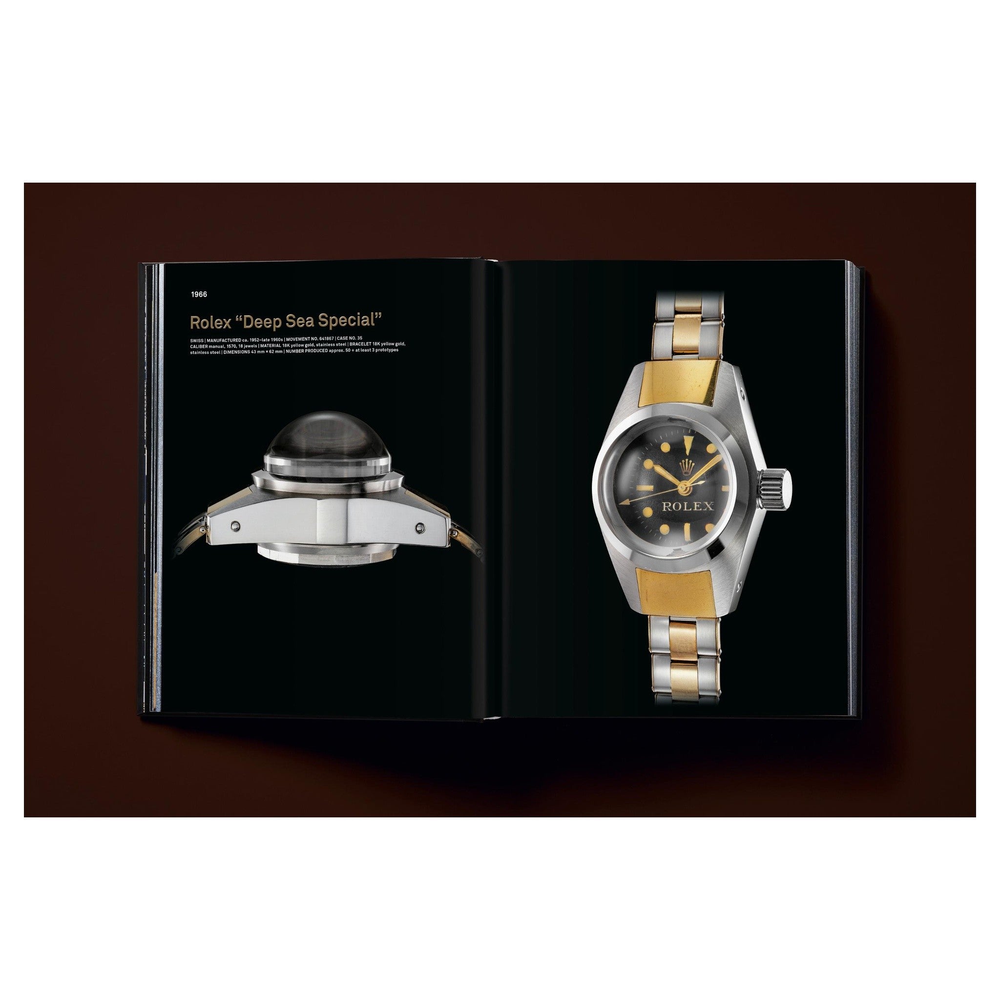 Blauer XL-Schuber mit feinen Linienzeichnungen eines Uhrwerks