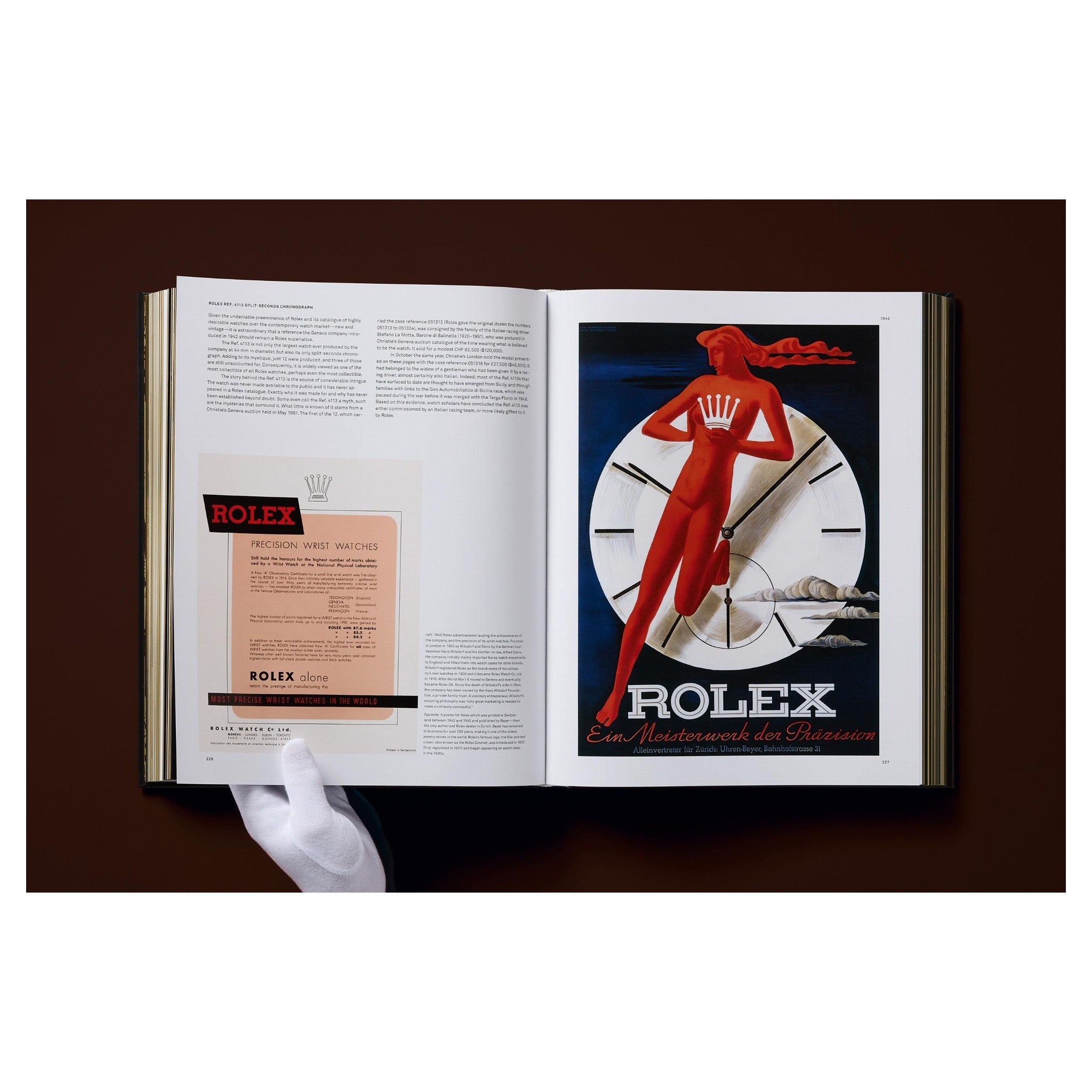 Der Doppelband vor warmem, reflektierendem Hintergrund arrangiert.