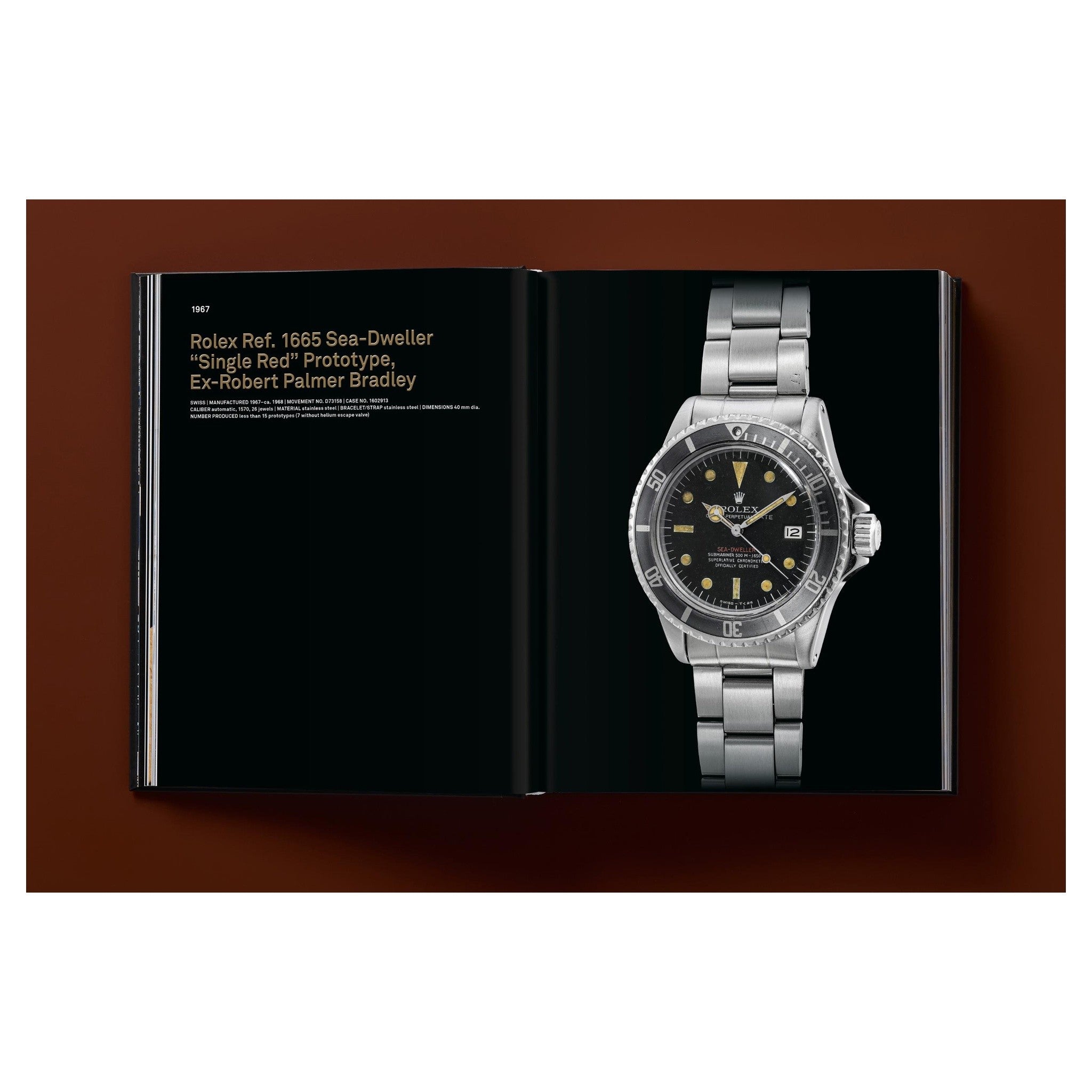 Historische Fliegeruhr mit Patina im atmosphärischen Licht