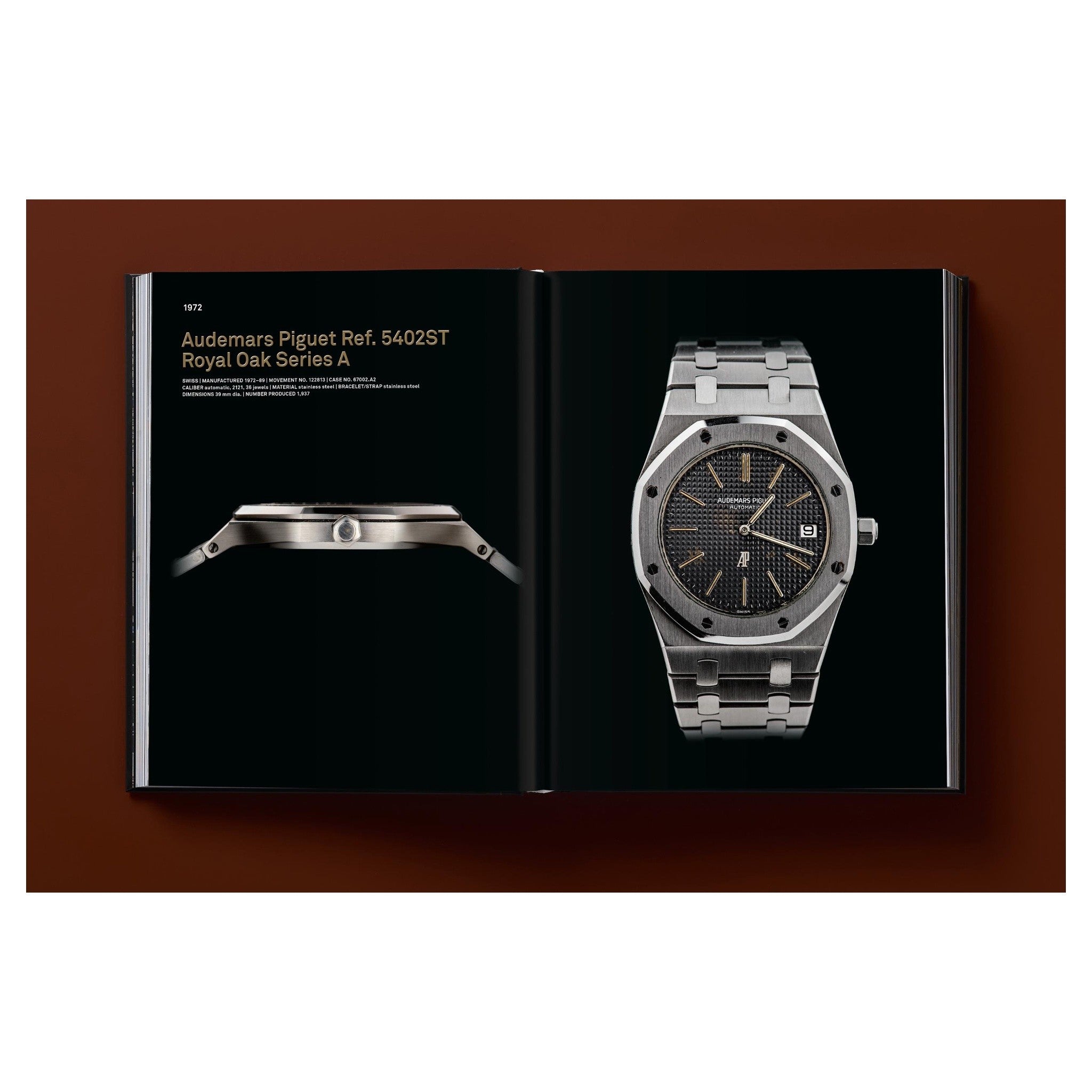 Elegante Dreizeigeruhr in klassischer Vollansicht