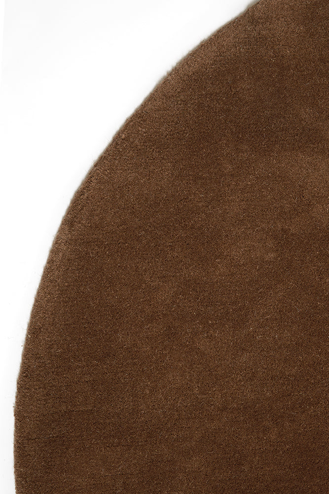 Ovaler Teppich BOJE in modernem Braun der Marke Light & Living
