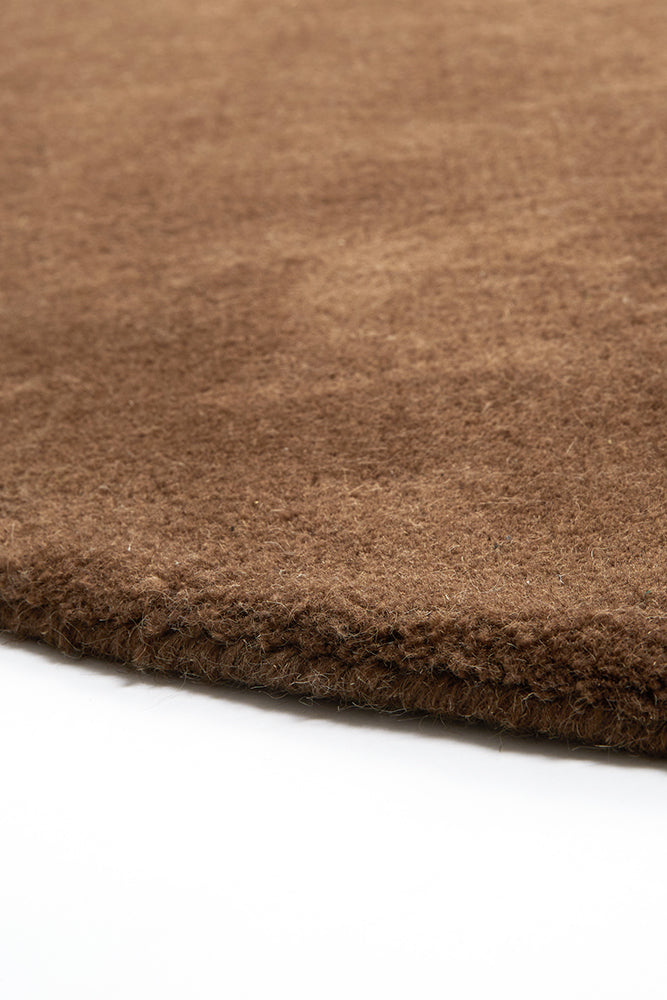 Ovaler Teppich BOJE in modernem Braun der Marke Light & Living