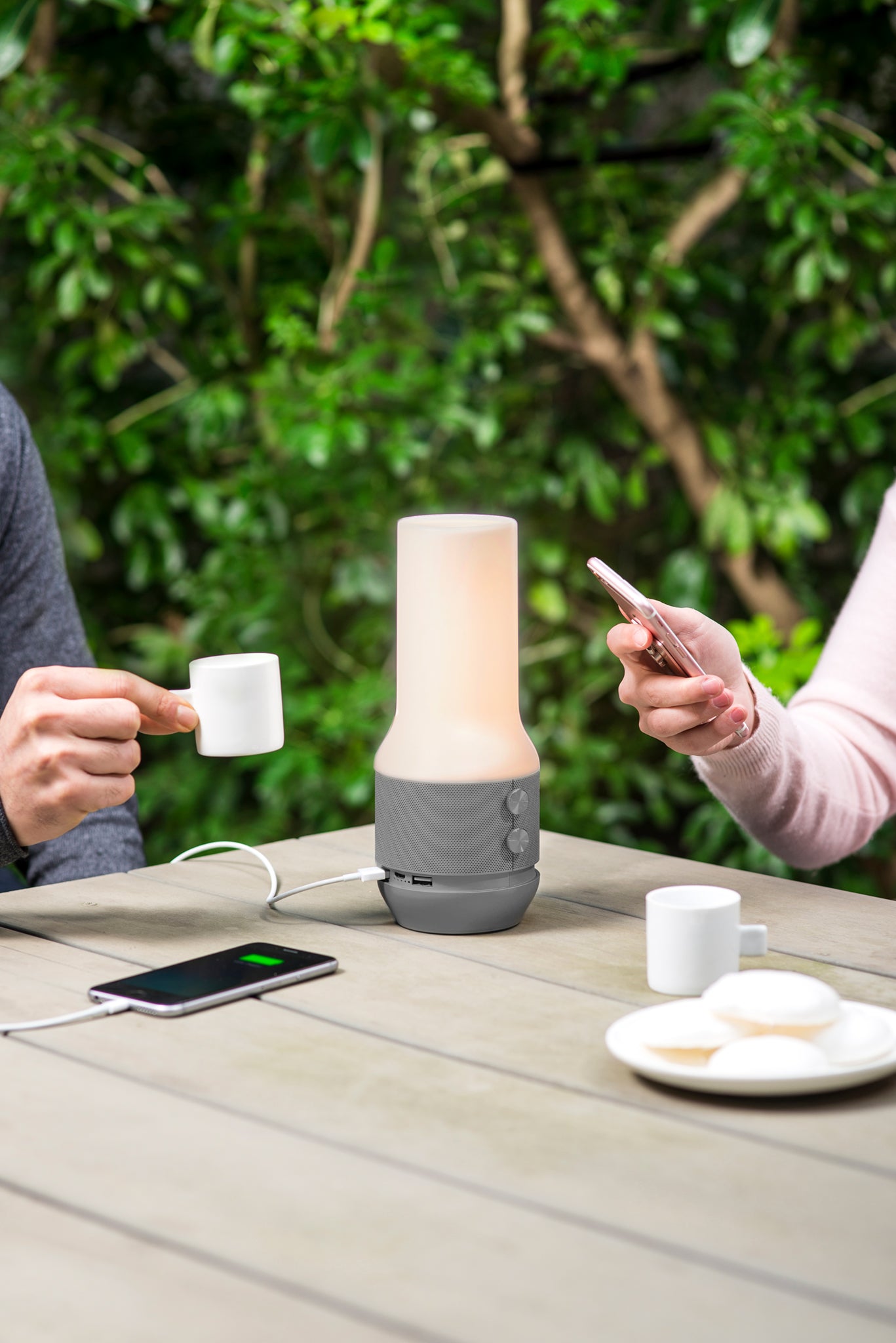 LED Tischleuchte inkl Lautsprecher & Powerbank TERRACE + in vers. Farben der Marke Lexon