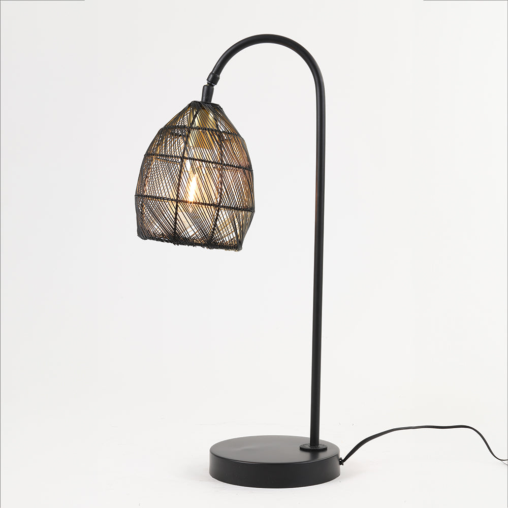 Tischleuchte MEYA in matt schwarz und gold der Marke Light & Living