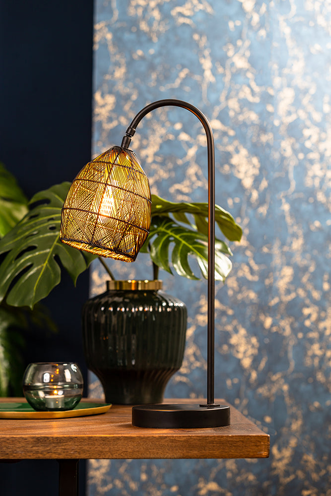 Tischleuchte MEYA in matt schwarz und gold der Marke Light & Living