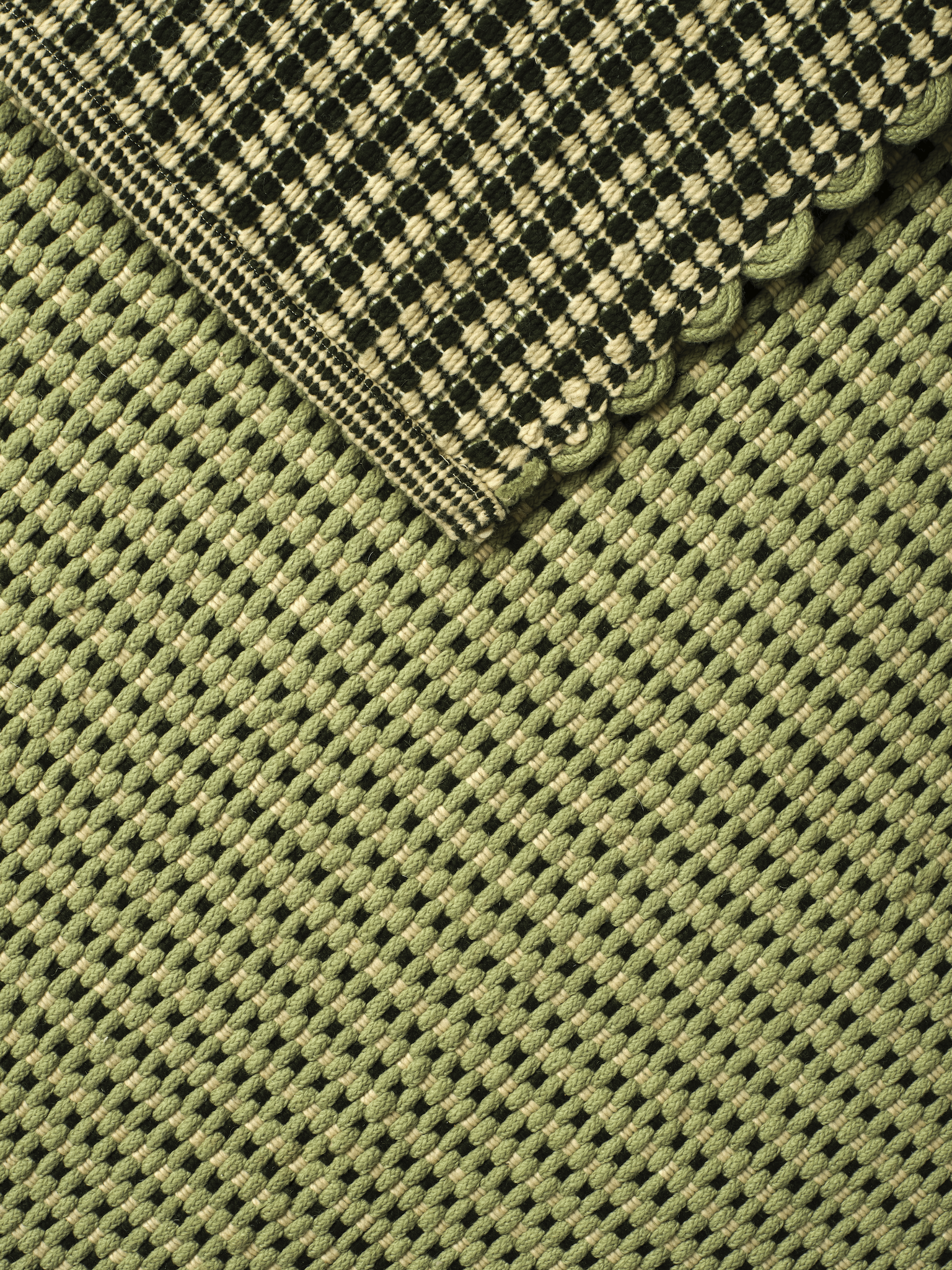 Vielseitiger Indoor & Outdoor Rug mit strukturierter Webung