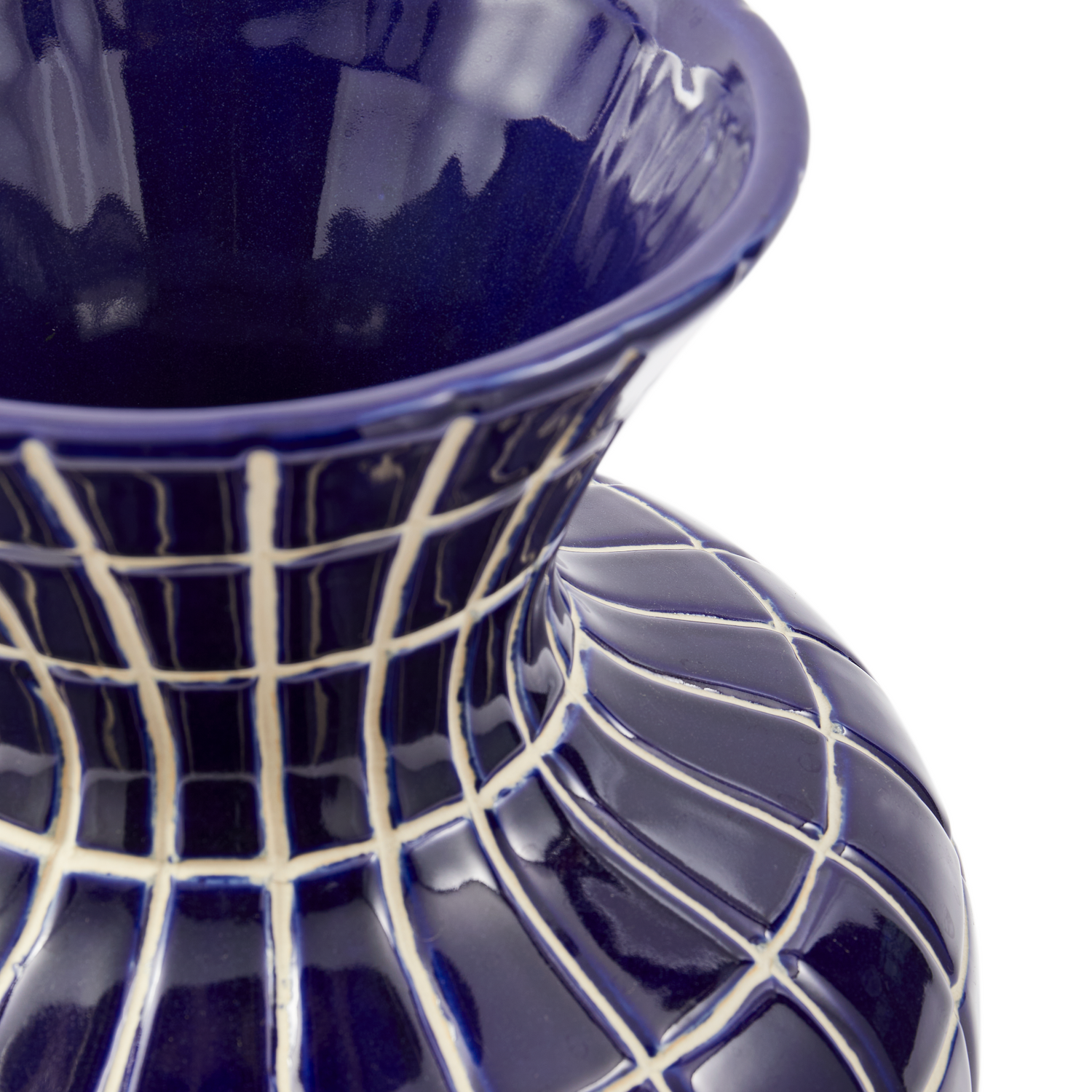 Handbemalte, bauchige Vase im orientalischen Design.