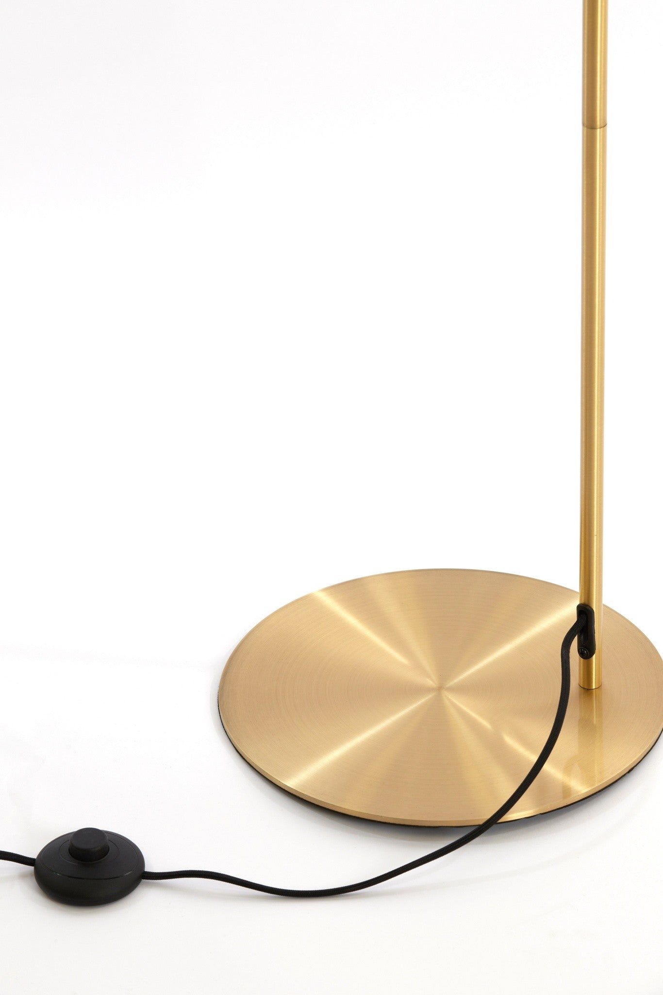 Wohnraum mit Stehleuchte Ø30x160 cm MOROC gold dekoriert