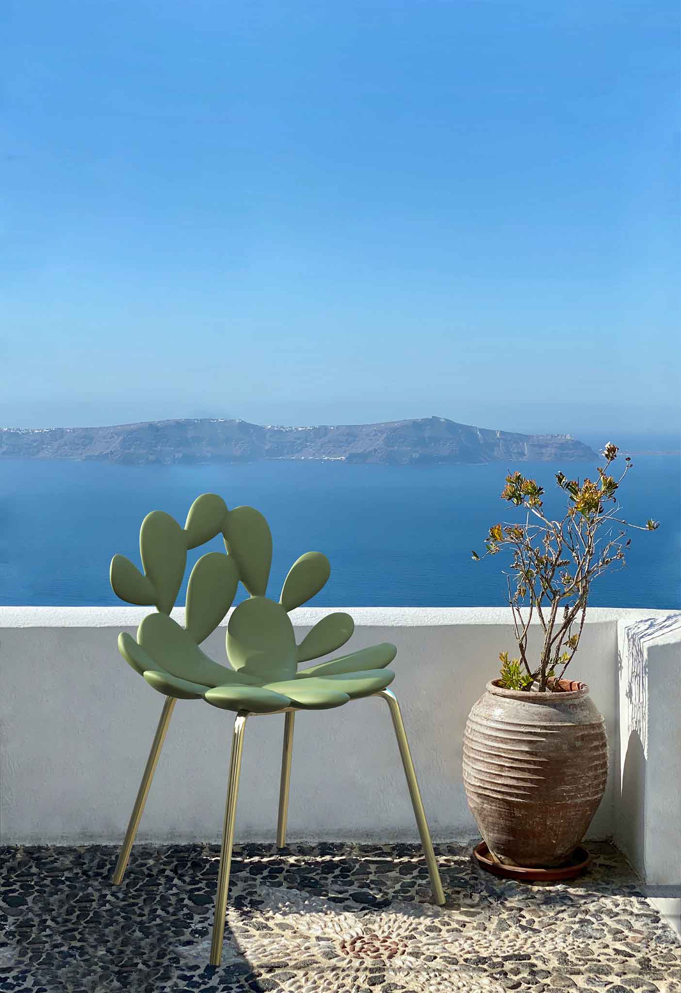 Esszimmerstuhl FILICUDI in grün und Messing - Mediterrane Aussicht mit Meer