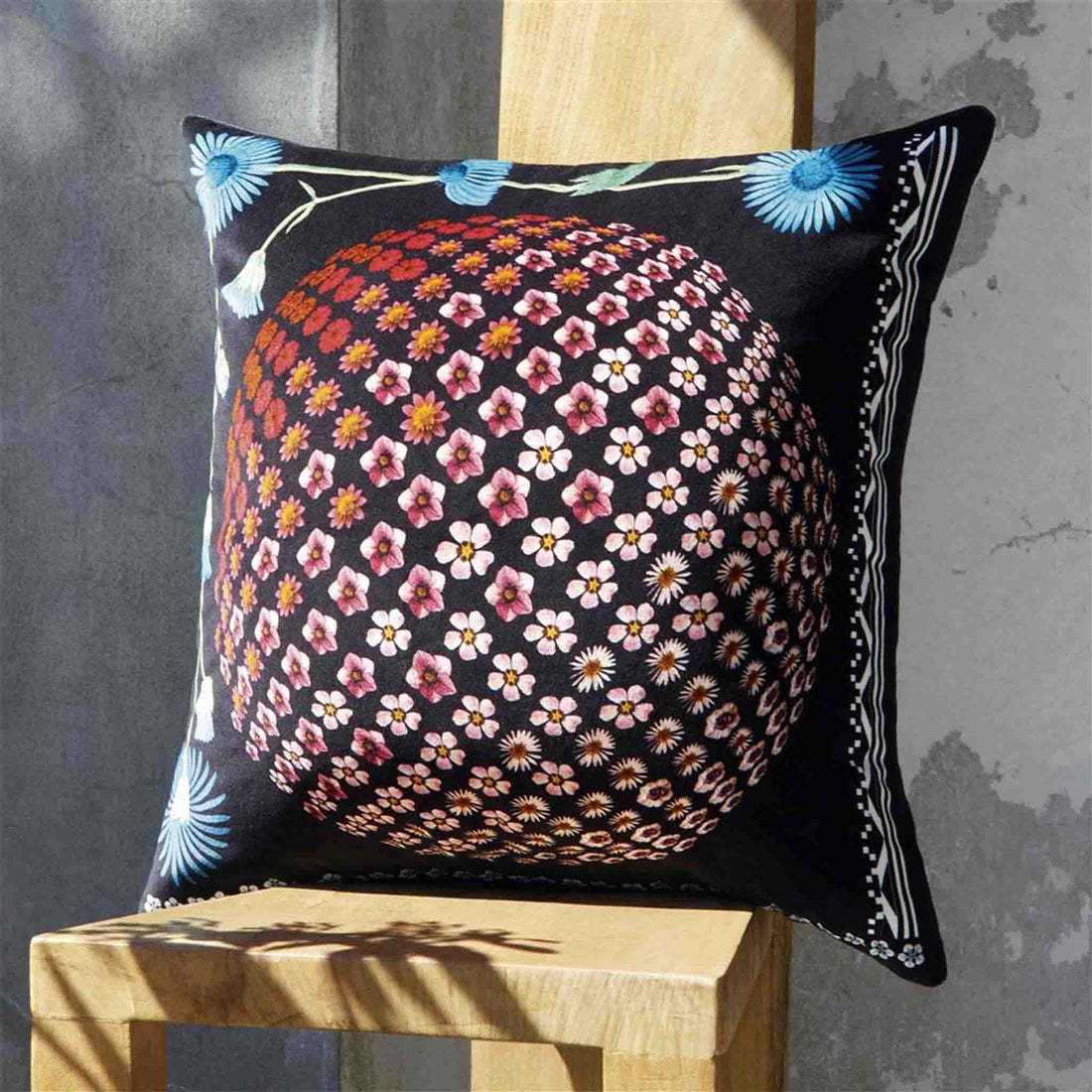 Kissen im Design von Christian Lacroix - im Wohnraum