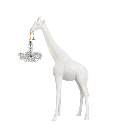 Stehleuchte GIRAFFE IN LOVE M OUTDOOR in weiss mit Kronleuchter