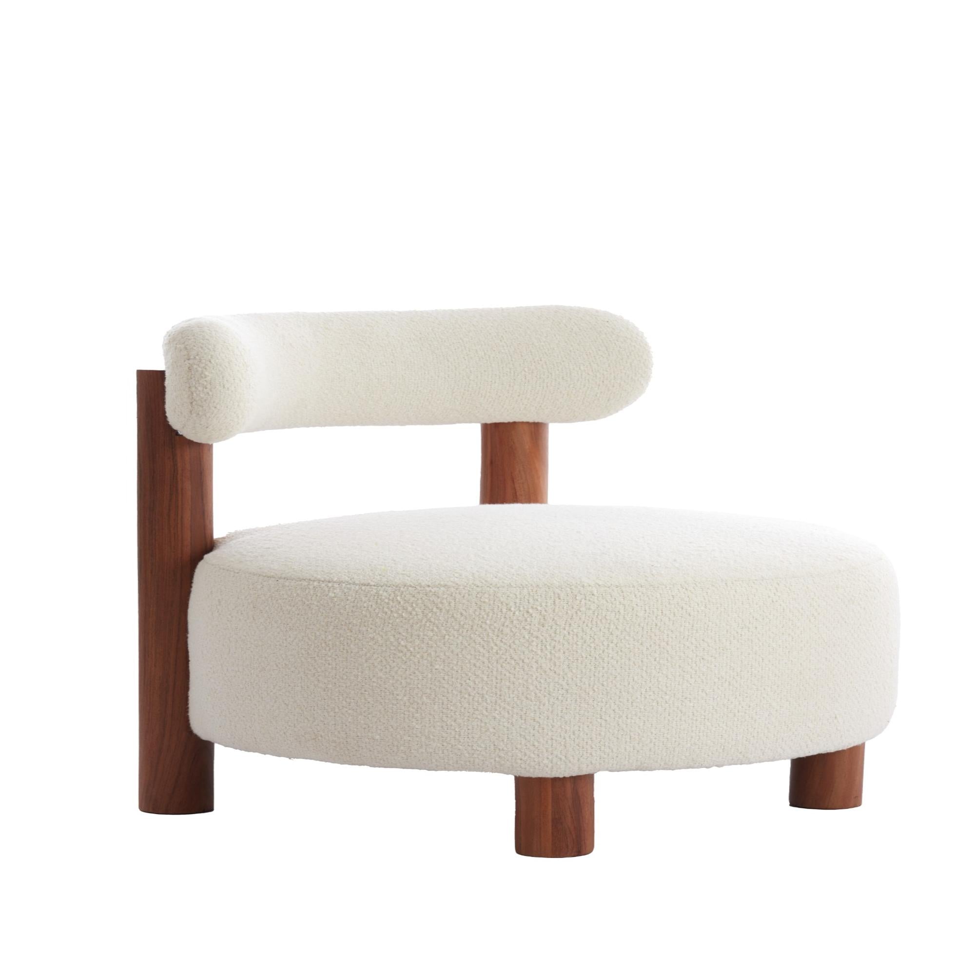 FERENTINO Loungesessel mit cremefarbenem Bouclé-Stoff von Light &amp; Living
