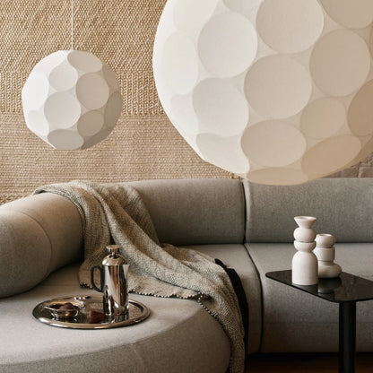 Detail der weißen TPU Oberfläche der Soft Large Pendant Leuchte