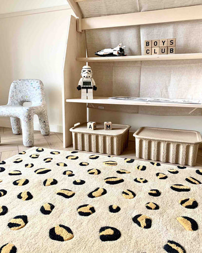 Wollteppich von Maison Deux in Leoparden-Optik im Kinderzimmer