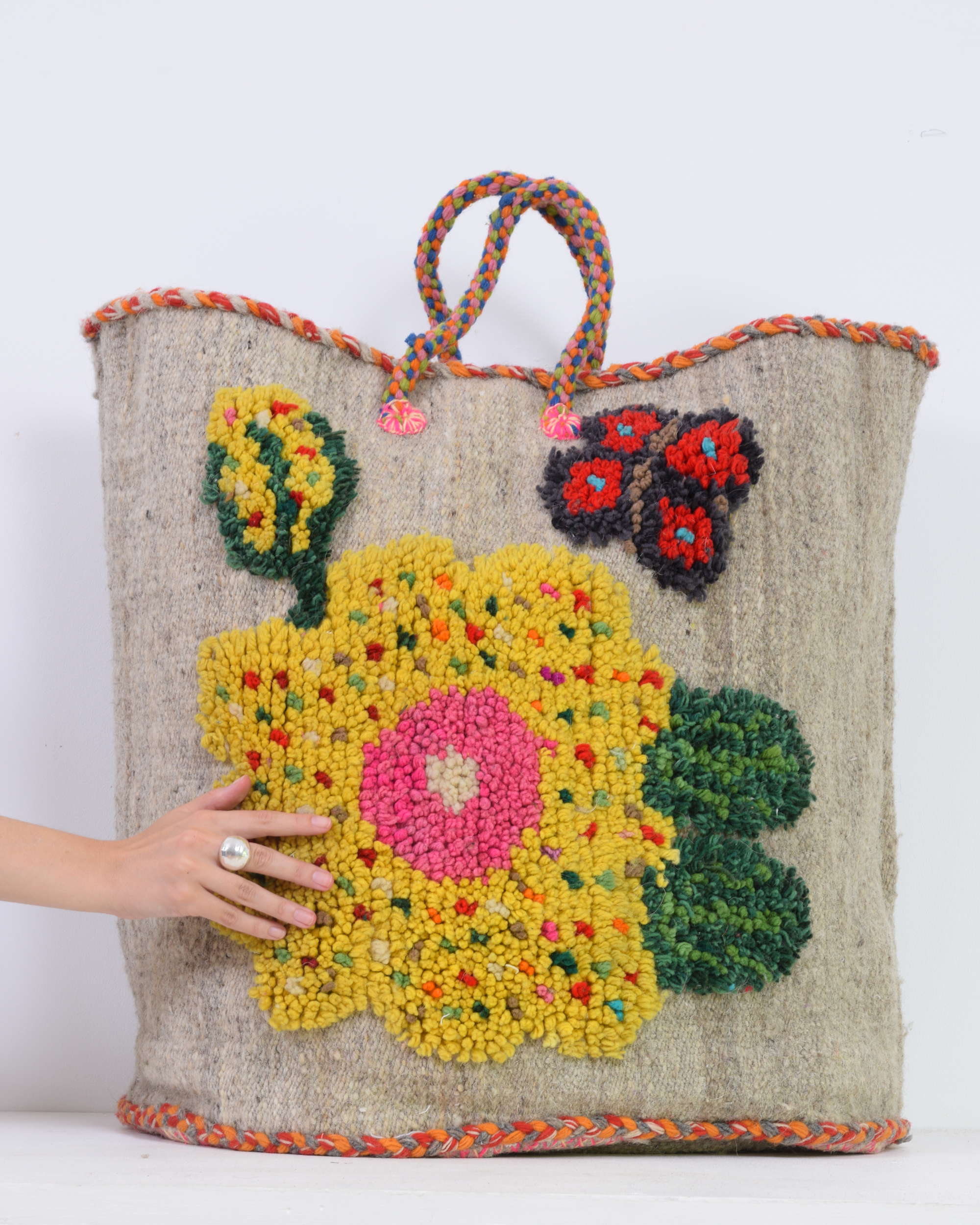 grosse kunstvolle Shoppen - Floraler Cabas aus Wolle – Design mit Charakter