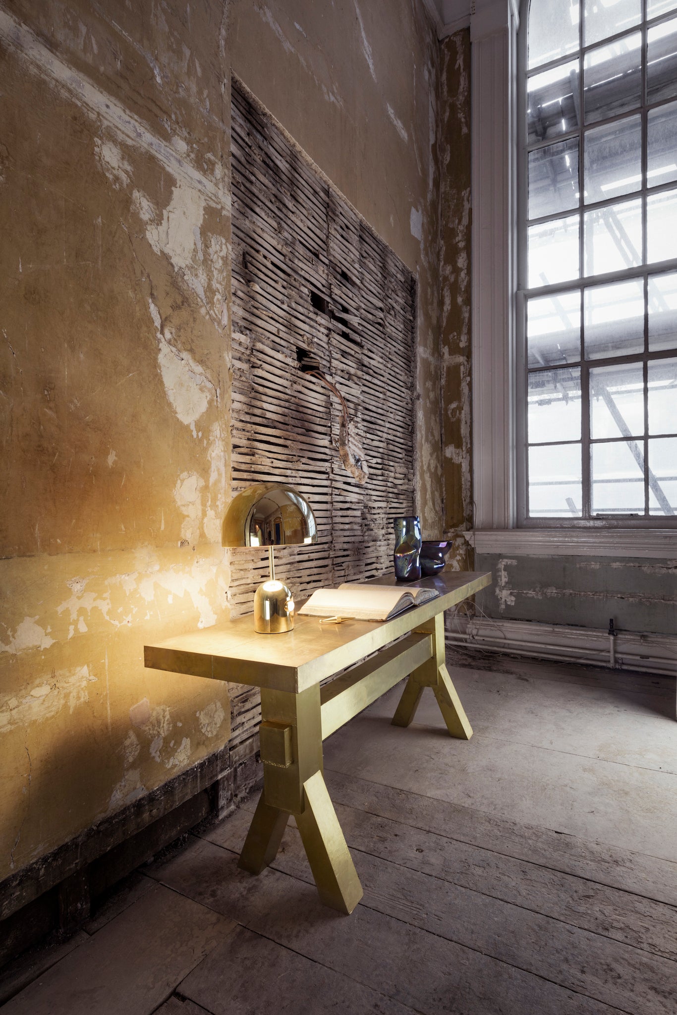 Loft - Bell Table Light in gold von Tom Dixon