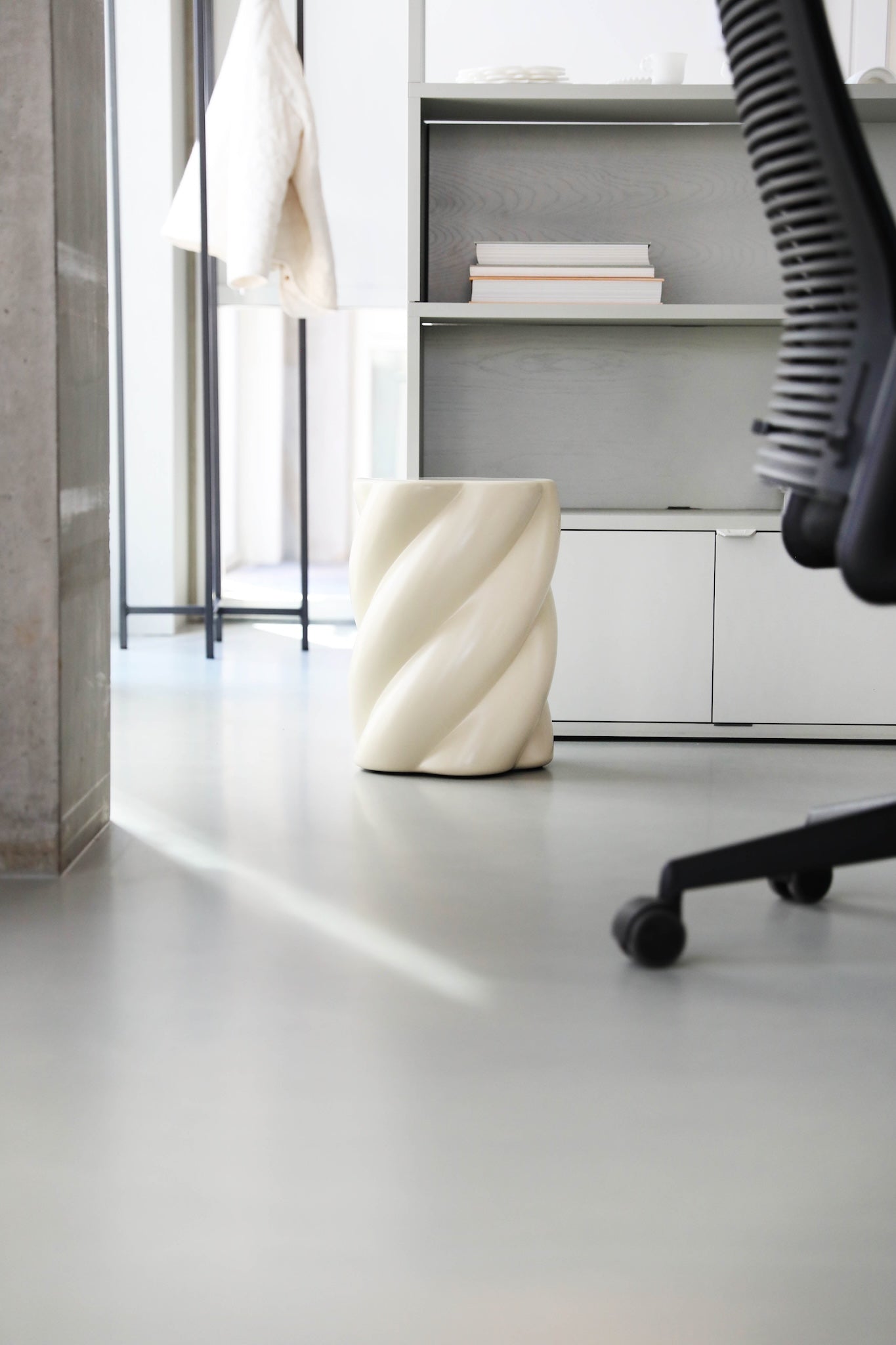 Office - Hocker/Beistelltisch Marshmallow in off-white
