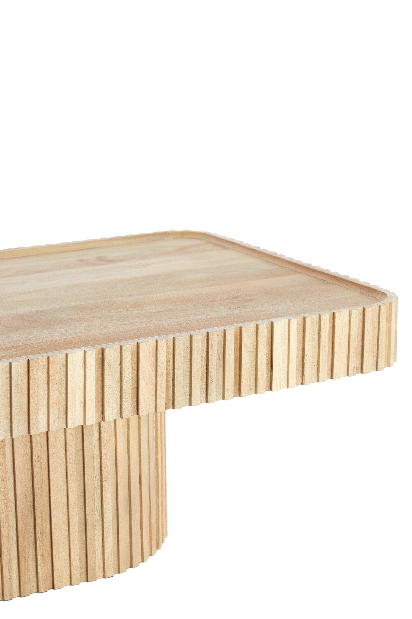 Wohnzimmertisch aus Holz in Natur mit markantem Design