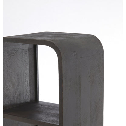 Elegantes Holzhochregal für moderne Wohnräume