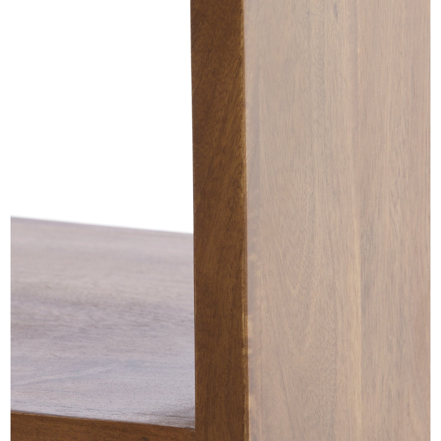 Natürliches Hochregal im modernen Design