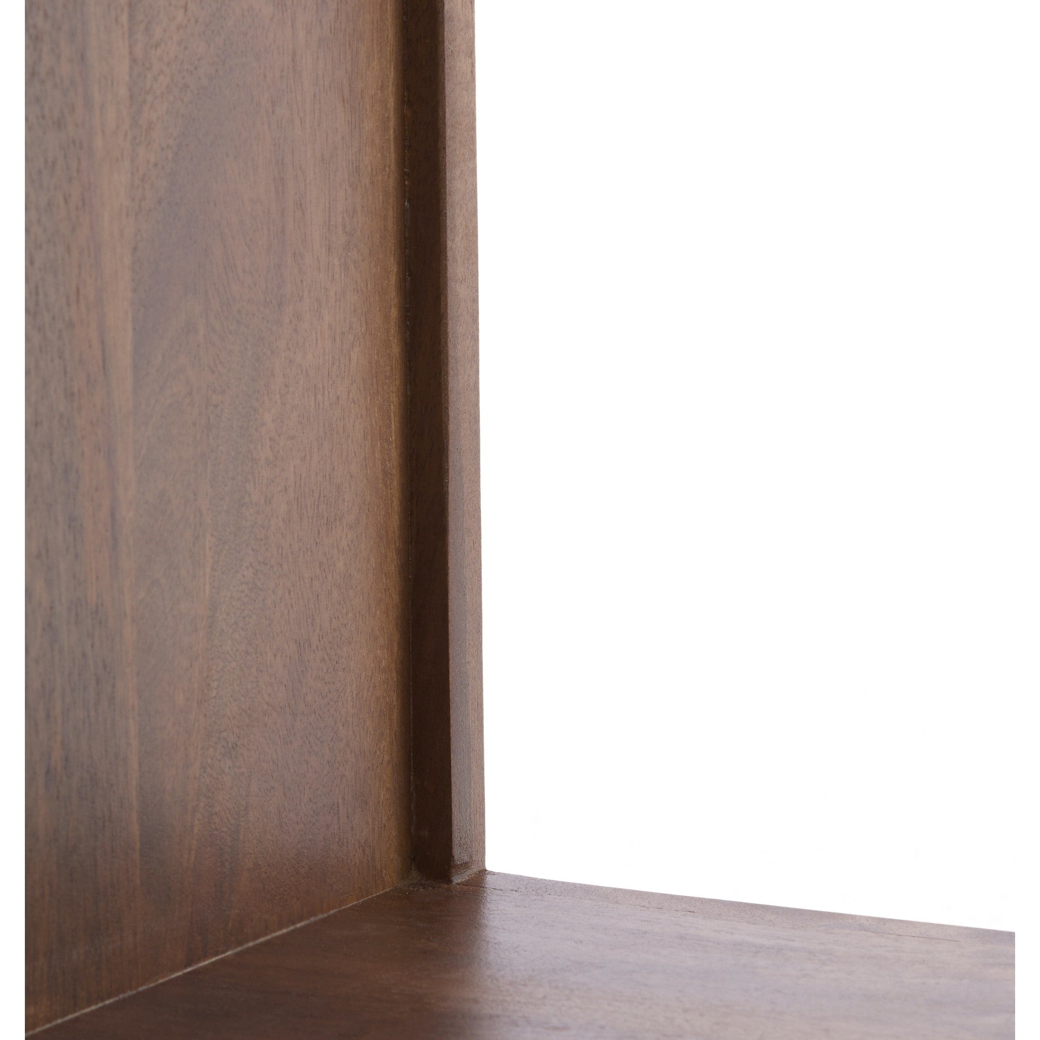 Stilvolles Highboard mit offener Struktur