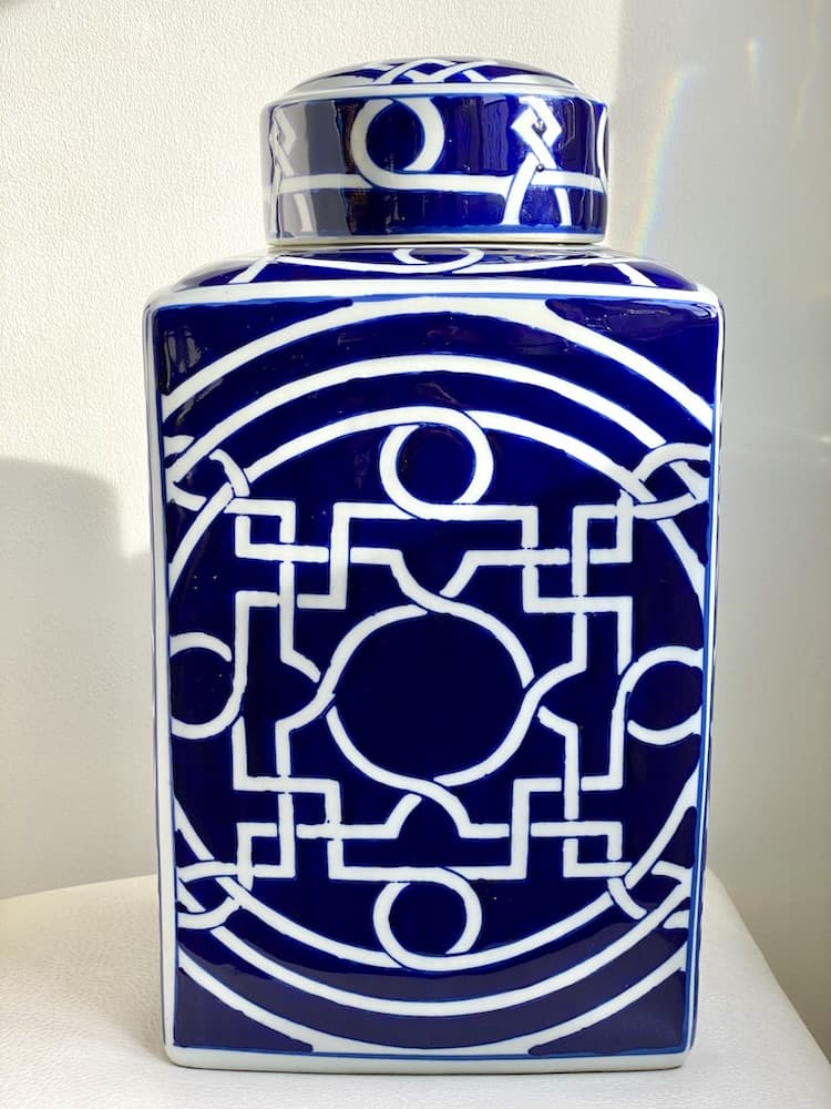 Deckelvase INDIGO blau, weiss von GIFTCOMPANY