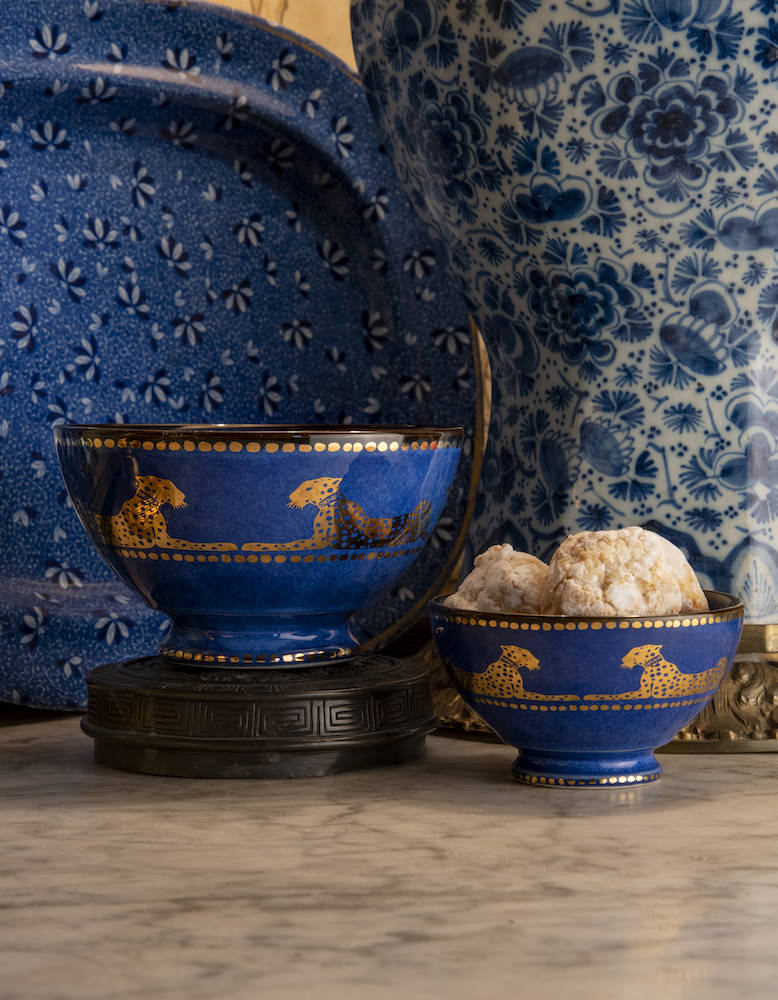 Blau goldene Bowls mit Leoparden