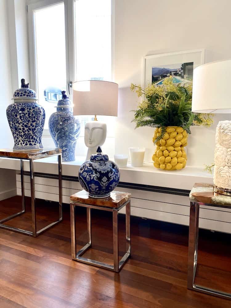 dekoration-vasen-blau-weiss-porzellan-wohnraum