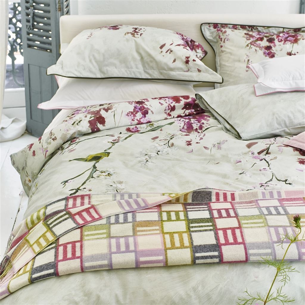 Merinowolldecke BRAINBRIDGE PEONY von Designers Guild