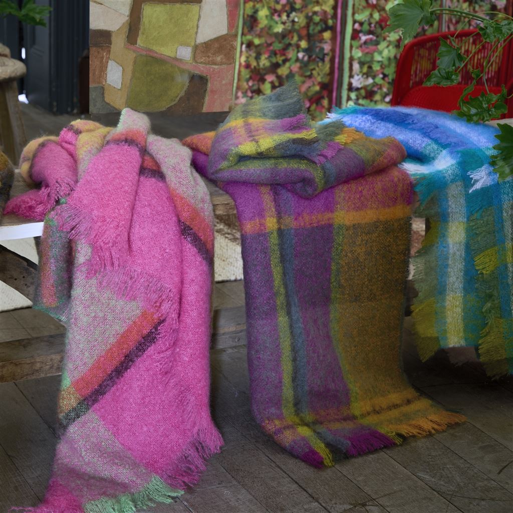 Mohair-Wolldecke MIKOME FUCHSIA der Marke Designers Guild