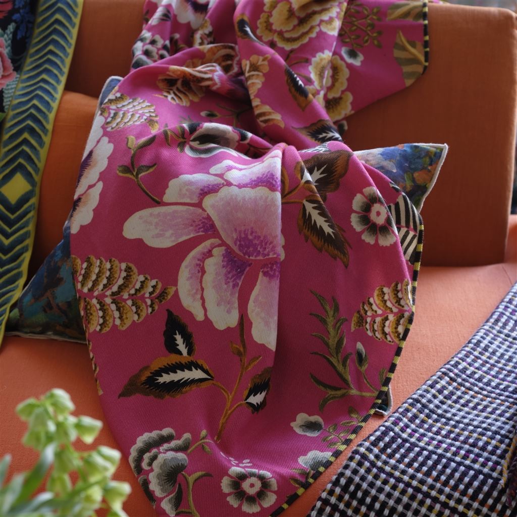 Merinowolldecke ROSE DE DAMAS CERISE der Marke Designers Guild